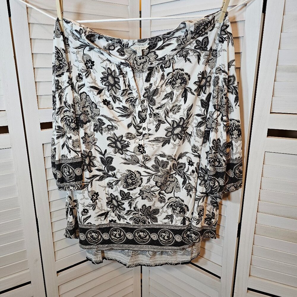 Lucky Brand, Plus Size 3X, V-neck, 3/4 Sleeve, White with Black/Tan Flowers, Tee